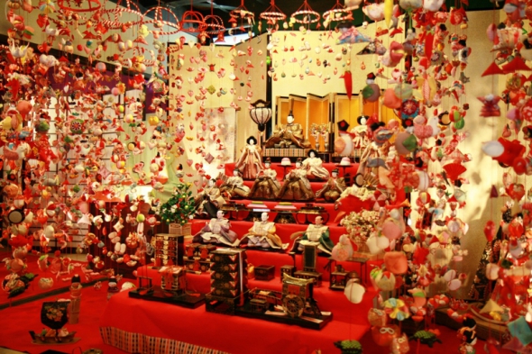 1/20～3/31まで稲取雛のつるし飾りまつりが開催されます。