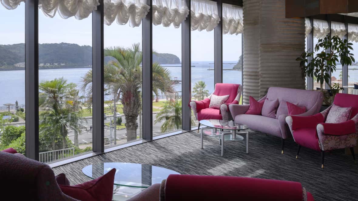 喫茶 / バーラウンジ